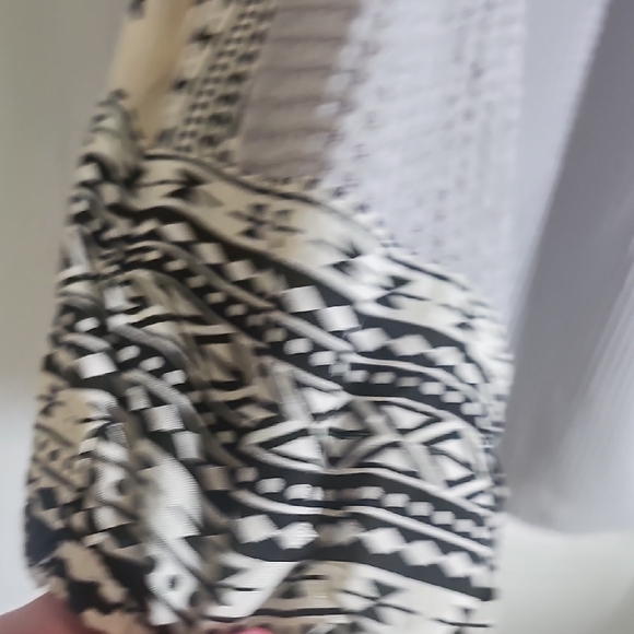 Light Gray Waffle V-Neck Sweatshirt with Floral Shoulder and Printed Cuffs - Picture 6 of 10